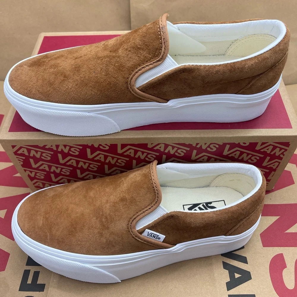 Vans NUBUCK Classic Slip-On Platform Shoe
Stackform Sneakers 
Nubuck Chipmunk - Picture 2 of 16
